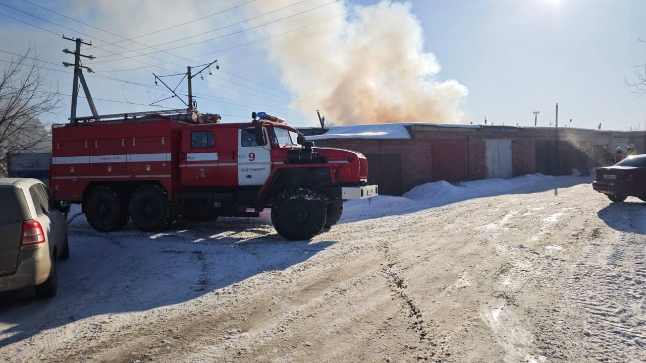 Взрыв произошел в гараже в Истоке, возможно, из-за сварочных работ  По предварительной информации, пострадали два человека.     ИА «Ночные новости»