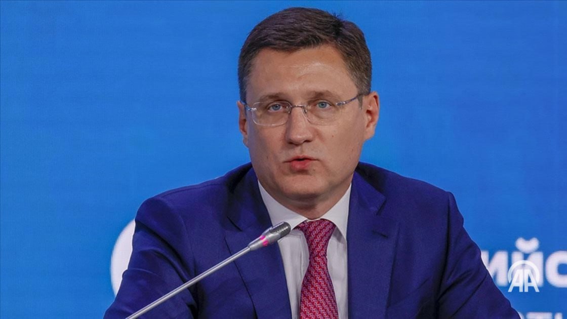 Новак: РФ не видит дефицита нефти на фоне конфликта на Ближнем Востоке Россия не видит дефицита предложения нефти в мире из-за конфликта на Ближнем Востоке. Об этом заявил журналистам вице-премьер РФ Александр Новак в кулуарах Петербургского международного экономического форума ПМЭФ . «Пока дефицита никакого нет, баланс спроса и предложения сохраняется. Поставки осуществляются», - сказал Новак, слова которого приводят российские СМИ. По его словам, риски для поставок нефти в мире есть, и они отражаются в ее цене. ↘ Подробнее на нашем сайте: v.aa.com.tr/3603425 24/7 в сутки с Агентством «Анадолу»