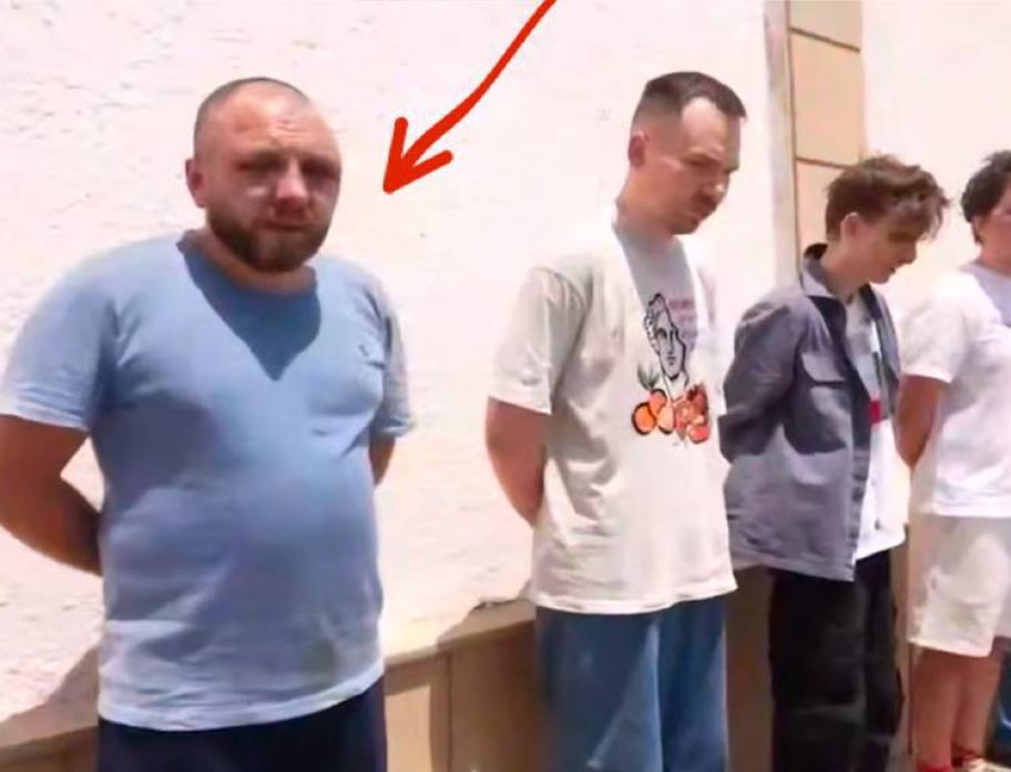 В Азербайджане начались задержания простых российских туристов. На фото гражданин России Вайсеро Александр Владимирович, уроженец Екатеринбурга. 10 июня Александр вместе со своим другом прилетел в Азербайджан в туристических целях. Нашли.