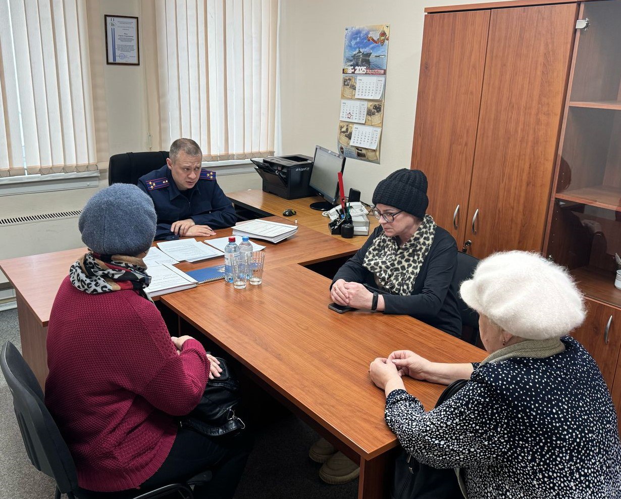 Исполняющий обязанности руководителя следственного управления провел выездной личный прием граждан  Исполняющий обязанности руководителя регионального следственного управления СКР полковник юстиции Нибараков Михаил Сергеевич провел личный прием граждан в следственном отделе по Октябрьскому округу г. Архангельск.  На прием обратились 7 человек. Граждане интересовались ходом расследования уголовного дела, сообщили о неисполнении должностными лицами администрации Городского округа «Город Архангельск» судебных решений, рассказали о нарушении федерального законодательства.  Все пришедшие на прием получили квалифицированные разъяснения по интересующим вопросам.