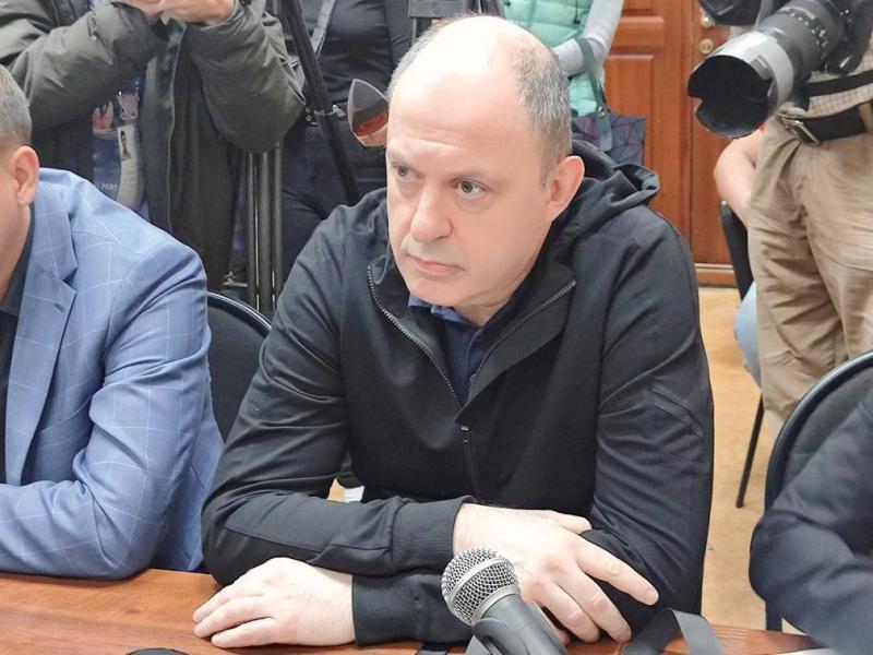 Олег Митволь, бывший руководитель компании «КрасноярскТИСИЗ», заявил, что руководство колонии в Коломне вымогало у него 500 миллионов рублей в обмен на условно-досрочное освобождение. Об этом рассказал адвокат Михаил Шолохов. По его словам, деньги требовали сотрудники исправительной колонии №6, где он сейчас отбывает срок. Обратиться с заявлением сам осужденный не смог, так как опасается давления со стороны администрации учреждения. Подробнее – на Бабре #красноярск