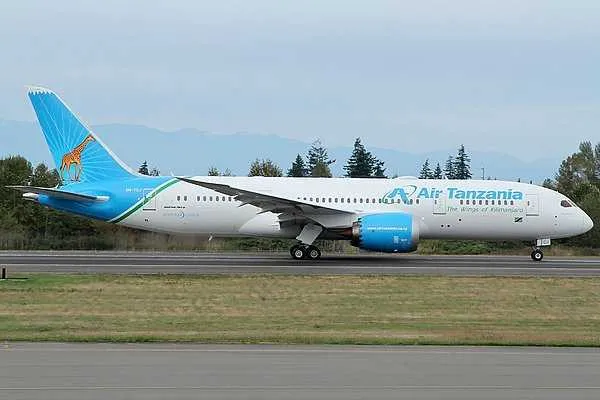 Авиакомпания Air Tanzania рассматривает запуск рейсов в Москву через Сейшелы Национальный авиаперевозчик Танзании Air Tanzania выразил интерес к организации полетов по маршруту Дар эс Салам Виктория Сейшельские острова Москва Об этом сообщает Интерфакс со ссылкой на данные Минтранса РФ Российская сторона готова оперативно рассмотреть заявку на выполнение этих рейсов при ее поступлении отметили в ведомстве Как ожидается это позволит оптимизировать маршрутную сеть перевозчика и предоставит гражданам России Танзании и Сейшел дополнительные возможности для путешествий между странами aviaru net n294925 Оставайся в информационном потоке подпишись на наш канал в MAX