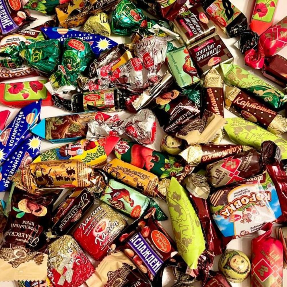 Сладости превратились в деликатес за последний год их стоимость выросла на 20 30 сообщает Shot Конфеты известной марки подорожали на 27 и теперь их упаковка стоит около 300 рублей Шоколадное драже и батончики подорожали на 14 20 а средняя цена упаковки шоколадных конфет превысила 370 рублей Подпишись на нас в МАХ