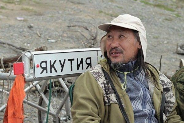 Суд смягчил режим лечения в психиатрической больнице якутскому шаману Александру Габышеву Приморский краевой суд удовлетворил апелляционную жалобу защиты Габышева на решение об отмене перевода Габышева на лечение в психиатрическую больницу общего типа, сообщил адвокат шамана Алексей Прянишников. «Апелляционный суд принял новое решение – о переводе Александра в психбольницу общего типа», — заявил Прянишников. В декабре 2024 года Габышеву по ходатайству руководства больницы сменили режим лечения со специализированного типа на общее, однако прокуратура обжаловала это решение и добилась отмены перевода на облегченный режим Минюст признал Алексея Прянишникова иноагентом