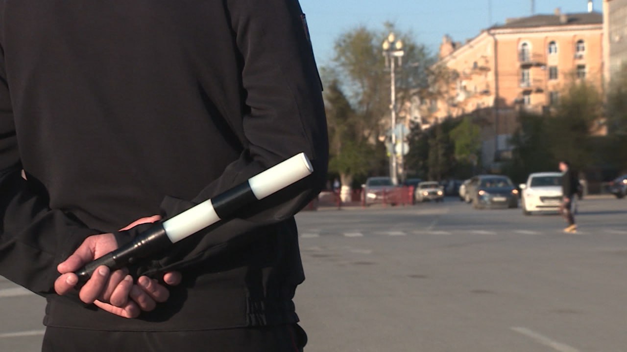В Волгоградской области у экс-главы ГИБДД изъяли имущество на 49 миллионов рублей В ходе прокурорской проверки выяснилось, что с 2020 по 2023 год бывший начальник с семьей приобрел автомойку, три грузовика и три легковых автомобиля, приобретенные на неподтвержденные доходы. Иск прокуратуры об обращении имущества в доход государства поддержал Краснооктябрьский районный суд. Уголовное дело по обвинению мужчины в получении взятки в особо крупном размере и в легализации имущества, приобретенного в результате совершения преступления, рассматривается в суде. Подписаться