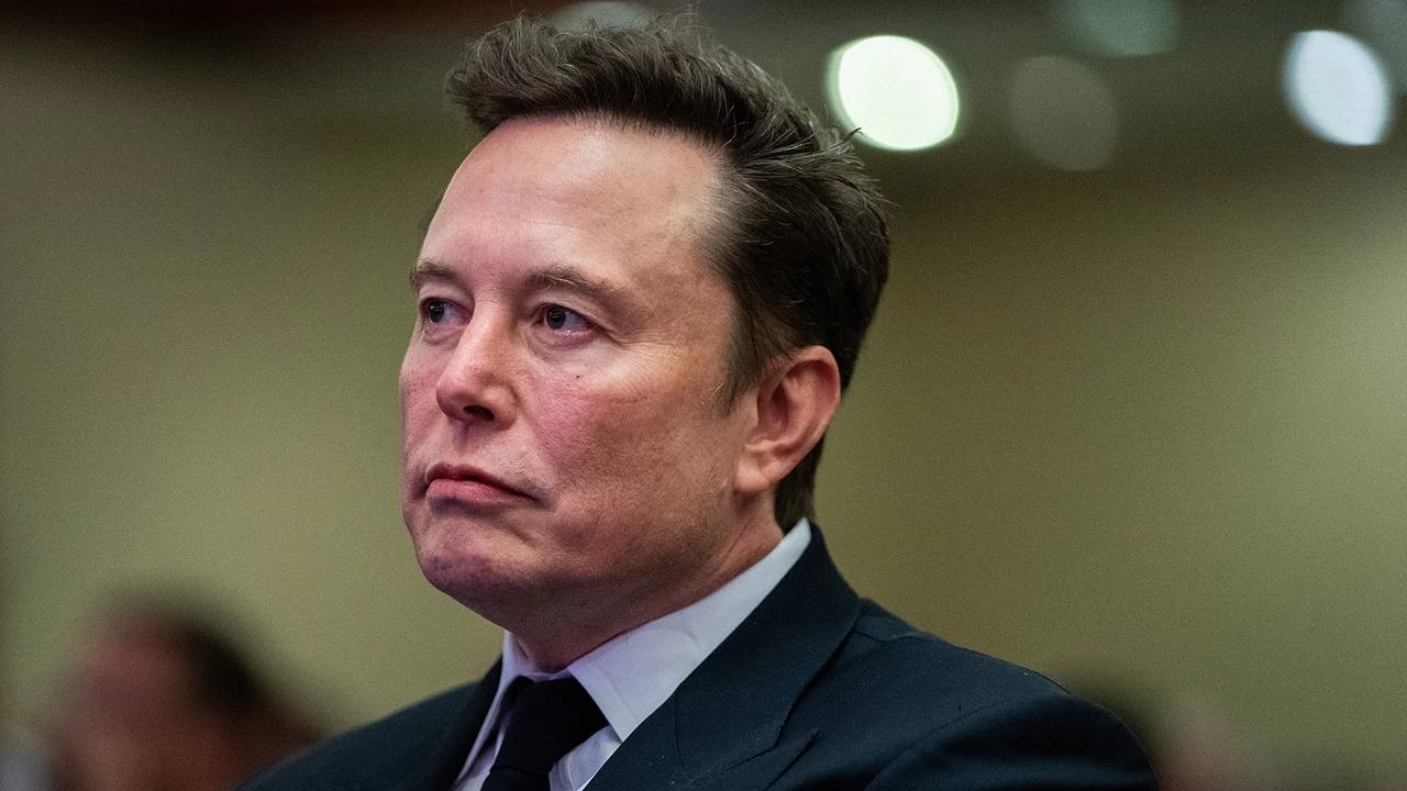 Маск попросил сотрудников Tesla не избавляться от акций компании  Глава американского автопроизводителя Tesla Илон Маск призвал сотрудников Tesla не продавать акции компании на фоне их обрушения.