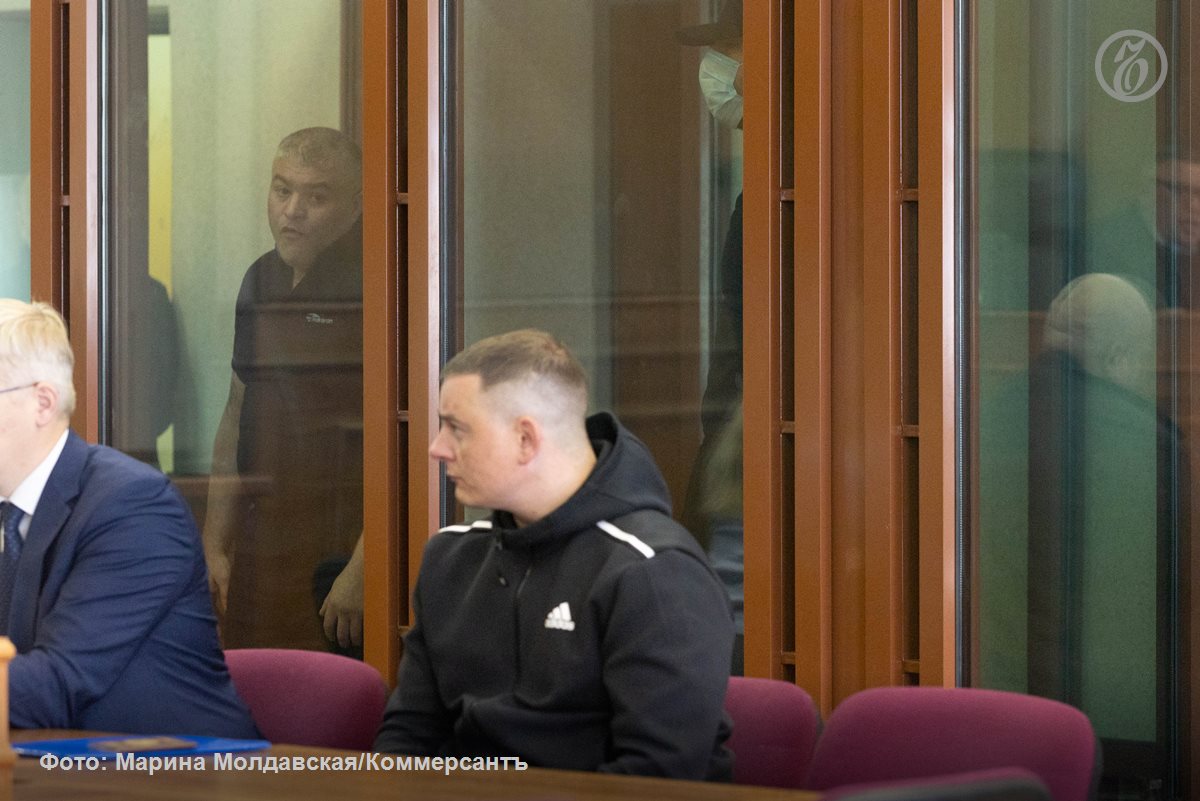 Фигурант по уголовному делу «смотрящего» за Слободо-Туринским районом Свердловская область Давида Жоржоладзе по прозвищу Грузин Аббас Гулиев заключил контракт с Министерством обороны и отправился в зону специальной военной операции СВО . Как «Ъ-Урал» сообщили в пресс-службе Свердловского областного суда, в связи с этим производство по его уголовному делу приостановлено. Самого Грузина отправили в колонию строго режима на 16 лет. Подробности — в материале «Грузину присудили высшее положение»