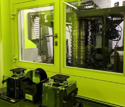 Стоимость российского литографа для техпроцесса 350 нм превысила 500 млн рублей без НДС CNews Стала известна цена российского литографа для выпуска микросхем по техпроцессу 350 нм Базовая версия установки оценивается менее чем в 400 млн руб однако при расширенном сервисном обслуживании итоговая сумма существенно возрастает Издание CNews раскрыло условия коммерческого предложения на литограф Прогресс СТП 350 разработанный Зеленоградским нанотехнологическим центром