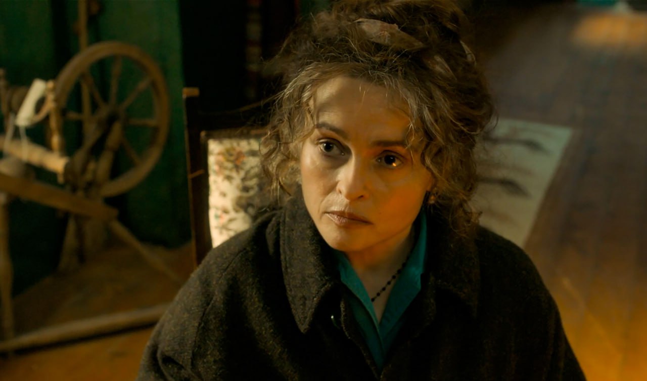 Хелена Бонем Картер планирует сыграть в четвертом сезоне Белого лотоса Актриса по данным Deadline сейчас на ранней стадии переговоров с HBO Действие новой части сериала развернется во Франции Других подробностей пока нет Кинопоиск Новости