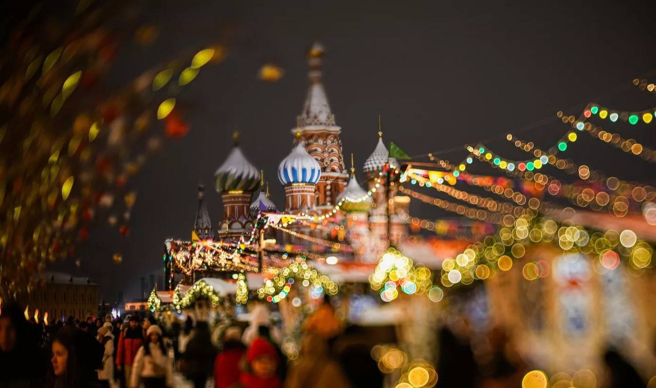 Красную площадь закроют с 18 00 31 декабря до 10 00 1 января ГУМ каток будет работать по расписанию