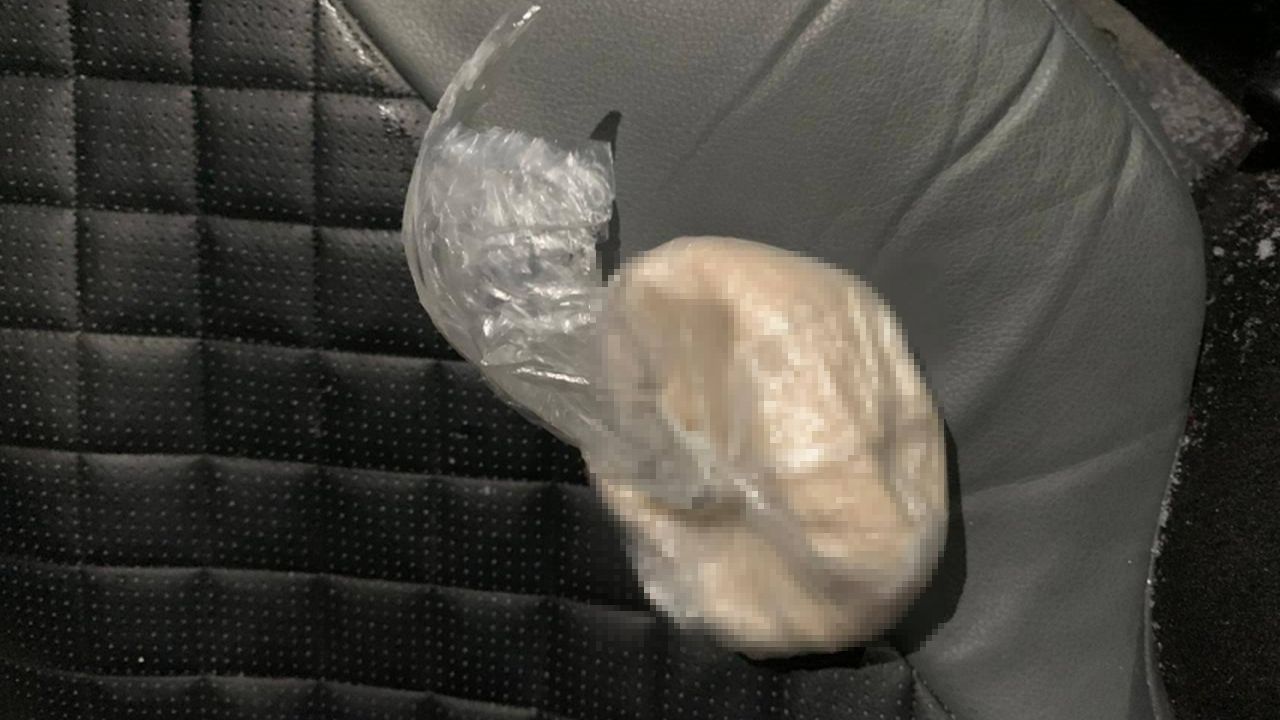 Жителя Мурманска задержали с поличным с крупной партией наркотиков При личном досмотре и осмотре его автомобиля полицейские обнаружили несколько полимерных пакетов с порошкообразным веществом Экспертиза установила что изъято около 200 граммов наркотического синтетического средства Задержанный полностью признал вину и пояснил что приобрел наркотики для последующего сбыта Теперь ему грозит наказанием до 20 лет лишения свободы Все самые важные новости Telegram MAX