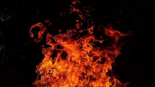 В Ряжске произошел пожар в нежилом доме Площадь возгорания составила 18 кв.м. По предварительной информации, причина воспламенения: неосторожное обращение с огнём. В результате происшествия никто не пострадал. В тушении участвовали 11 человек, привлекалось 4 единицы техники, в том числе инженерная. Информацию предоставила пресс-служба регионального УМЧС.