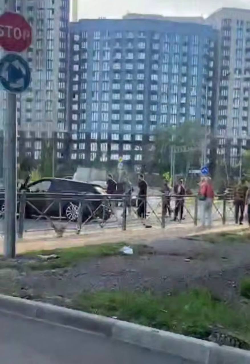 Малыш и двое взрослых попали в аварию на Левобережной "Мерседес" на круговом движении не пропустил Jaecoo. Во второй машине пострадали водитель, взрослый пассажир и 7-месячный ребёнок. Виновник ДТП скрылся. Новости №1 в Ростове Прислать новость/фото