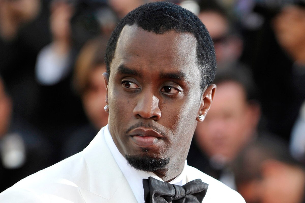 Рэпер P. Diddy  настоящее имя — Шон Комбс  взят под стражу в суде Нью-Йорка после предъявления присяжными обвинений в насилии и торговле людьми