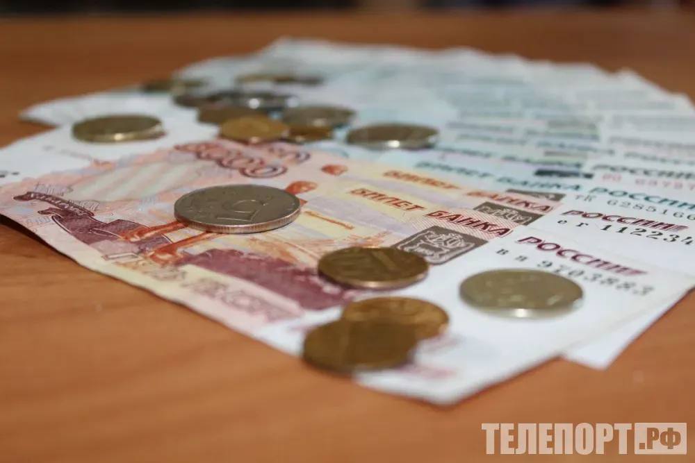 Управляющая компания под давлением приставов оплатила долг за ЖКУ До погашения задолженности организация получила штраф В Магдагачинском округе в отделении судебных приставов на исполнении находилось сводное исполнительное производство о взыскании с управляющей компании расположенной в поселке Магдагачи задолженности за тепло и водоснабжение Организация должна была выплатить более 1 миллиона 170 тысяч рублей рассказали в управлении Федеральной службы судебных приставов по Амурской области В рамках исполнительного производства судебный пристав применил полный комплекс мер На деньги организации должника находящиеся в банках был наложен арест Пристав вынес постановление о взыскании исполнительского сбора Также по постановлению сотрудника службы руководитель был обязан перечислять деньги поступающие в кассу на депозитный счет судебных приставов для последующей передачи взыскателю И помимо прочего было вынесено постановление об обращении взыскания на деньги должника одновременно являющегося взыскателем по исполнительному производству Однако действий направленных на погашение задолженности компанией не предпринималось За нарушение законодательства об исполнительном производстве на организацию был составлен протокол об административном правонарушении Юридическое лицо оштрафовали на 30 тысяч рублей Под давлением мер принудительного исполнения и штрафных санкций управляйка полностью погасила задолженность за жилищно коммунальные услуги сообщили в управлении ФССП по Амурской области ТЕЛЕПОРТ РФ здесь все об Амурской области  Мы в МАХ  Написать нам