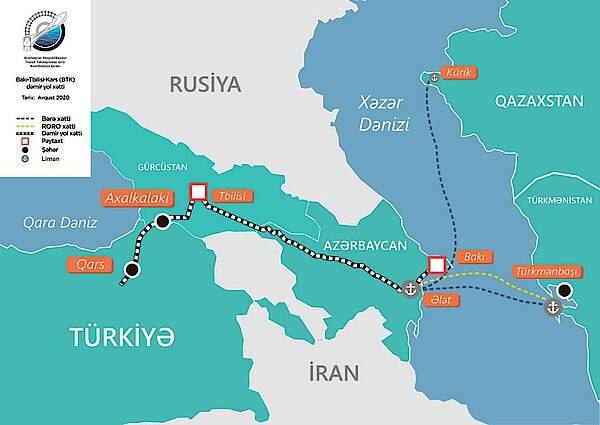 Железные дороги Казахстана и Турции подписали соглашение по развитию Среднего коридора Соглашение охватывает широкий спектр направлений совместной деятельности, в том числе: организацию регулярного ж/д сообщения между Казахстаном и Турцией; увеличение объемов перевозок по линии Баку — Тбилиси — Карс; наращивание пропускной способности маршрутов между Китаем и Европой/Африкой; повышение эффективности перевозок за счет оптимизации процесса транзита грузов и координации логистических операций; упрощение таможенных и административных процедур для обеспечения ускоренного оформления товаров при пересечении межгосударственных границ.