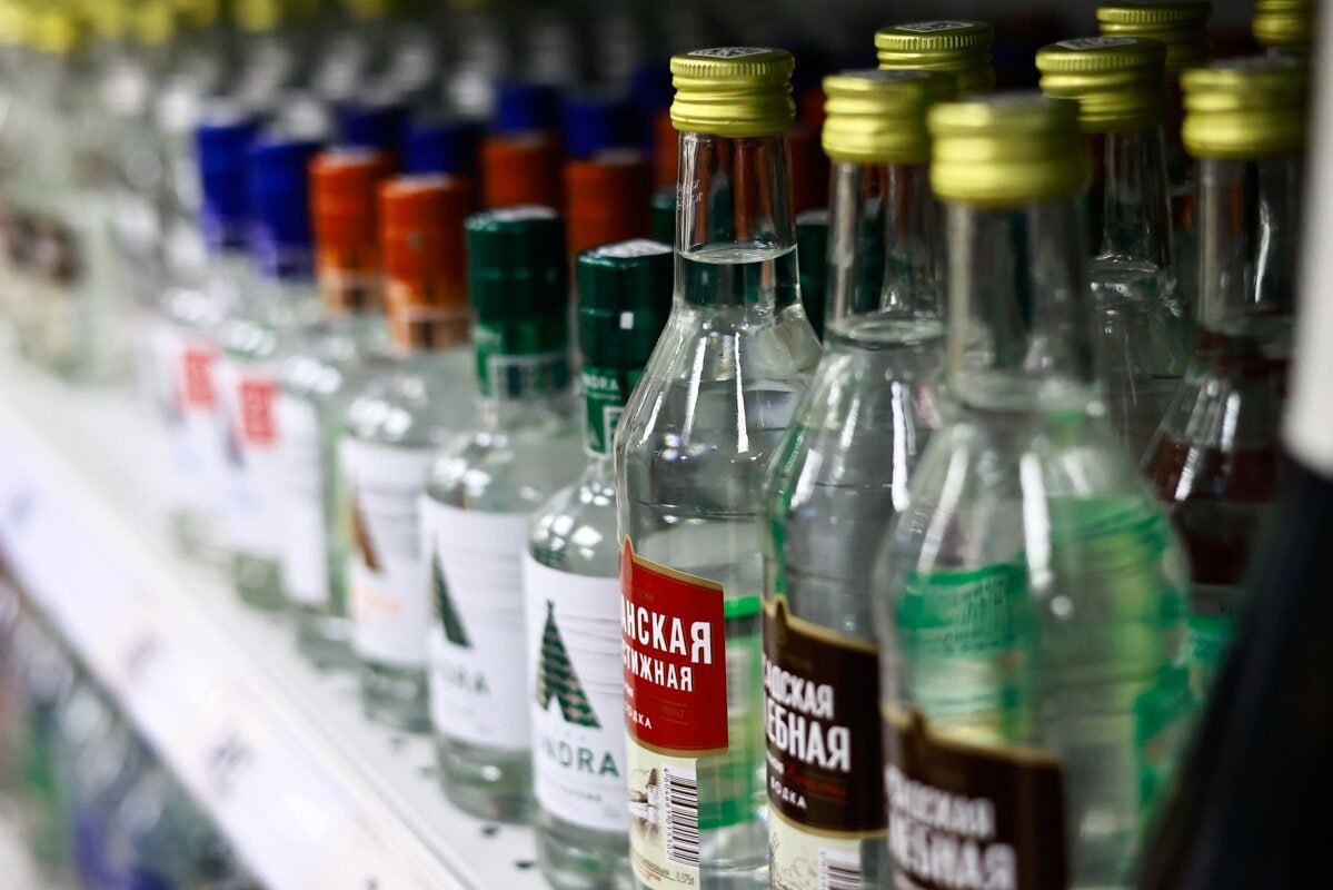 ФАС одобрил передачу акций Татспиртпрома Росспиртпрому Сделка готовилась на протяжении года и осуществлена по рыночной цене на основании проведенной независимой оценки В дальнейшем предполагается сохранение двух юрлиц каждое из которых продолжит специализироваться в соответствии с базовой компетенцией Головные офисы организаций будут в Казани   Вечерка в MAX в Telegram