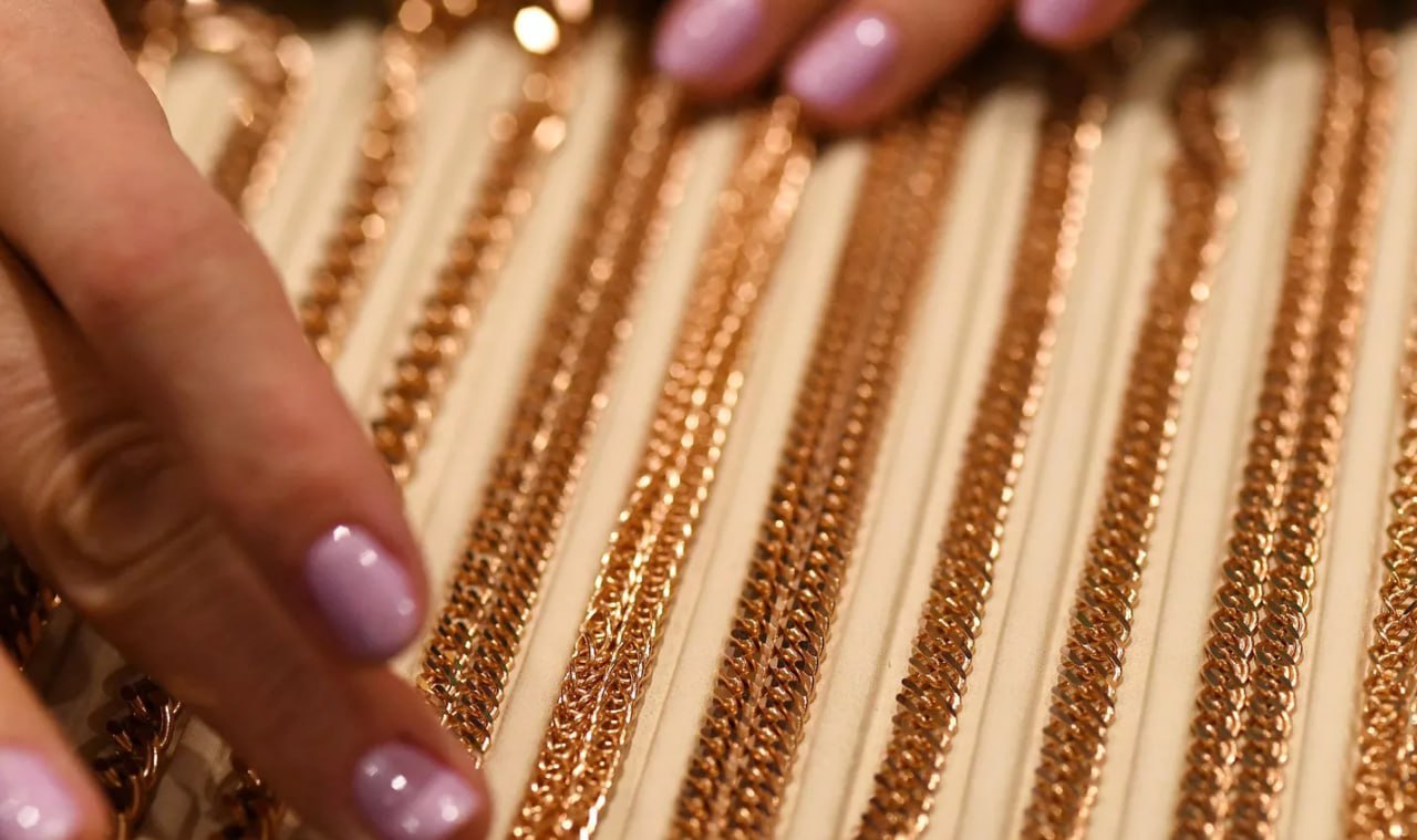 США впервые почти за четыре года поставили в Россию ювелирные украшения Так в ноябре 2025 го Штаты экспортировали их в Россию на 322 5 тыс выяснило РИА Новости по данным американской статслужбы В последний раз американские компании поставили украшения Москве в феврале 2022 года на 1 8 млн jkinvest news jkinvest