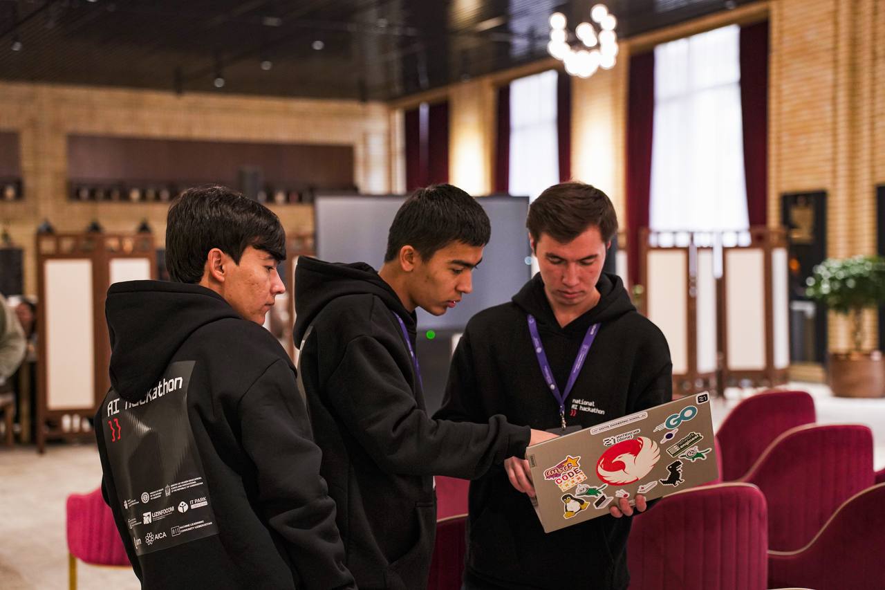 Узбекистан занимает лидирующие позиции в Центральной Азии по развитию искусственного интеллекта В Самарканде стартовал очередной этап National AI Hackathon одного из крупнейших проектов Узбекистана в сфере цифрового развития В рамках мероприятия молодые специалисты в области искусственного интеллекта из Самарканда соревнуются в разработке лучших AI стартапов для различных отраслей В ходе хакатона организованного при поддержке Uzum представитель Агентства по делам молодёжи Хасанхон Юсуфходжаев сообщил что в настоящее время Узбекистан занимает лидирующие позиции в Центральной Азии по развитию искусственного интеллекта Узбекистан Online