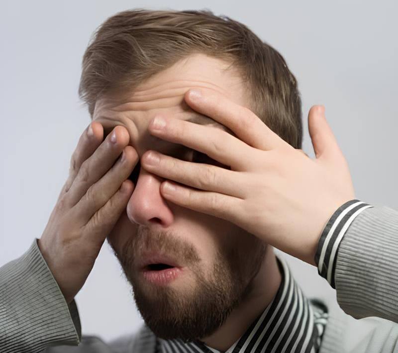 Заболевшие гриппом А массово теряют зрение По информации СМИ это частые осложнения они начинаются на 3 5 день болезни Среди проблем с глазами туман расфокусировка и двоение