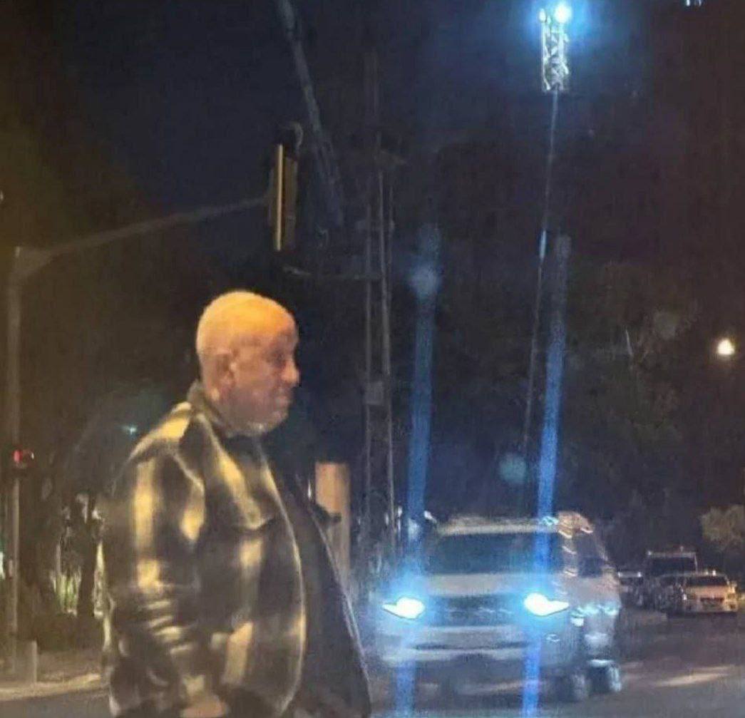 В Тель-Авиве заметили странного мужчину, кого-то напоминает