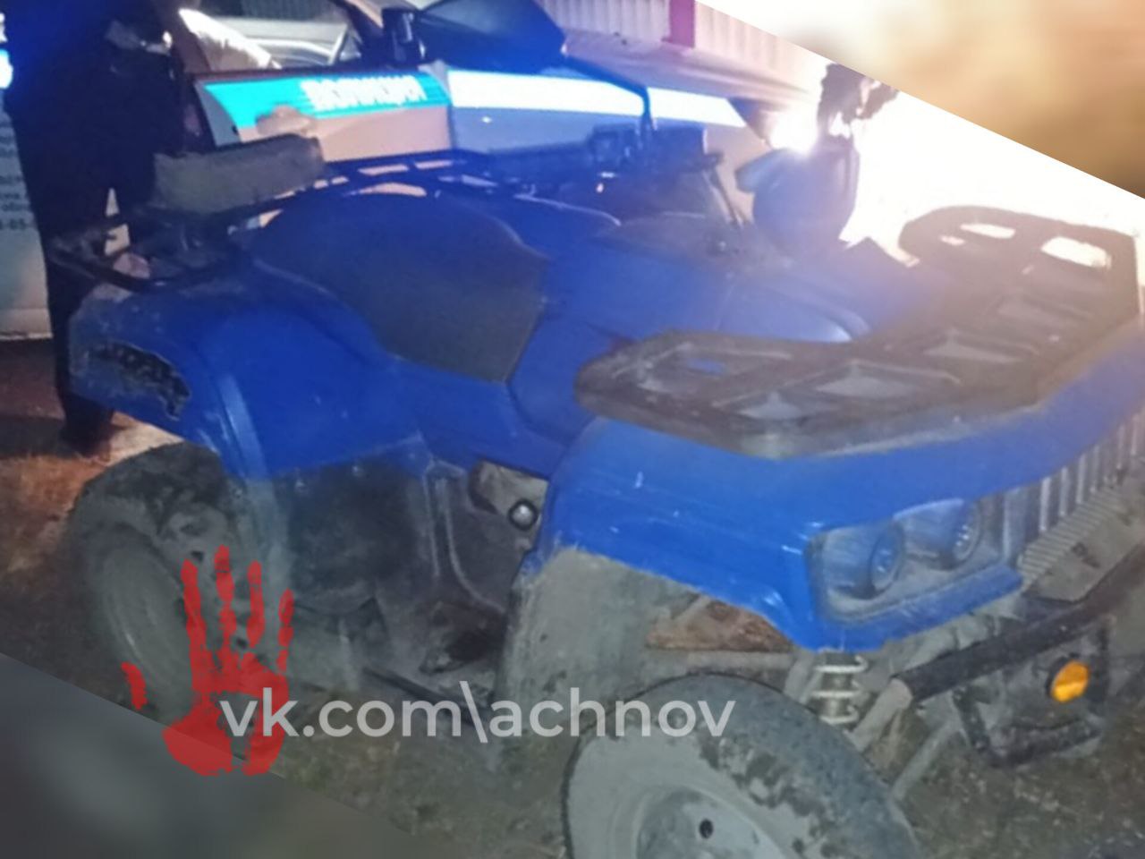 В Магнитогорске поймали нетрезвого водителя квадроцикла Нарушителю 38 лет. Решается вопрос о возбуждении уголовного дела по ст. 264.1 УК РФ. - В 2023 году водитель был привлечен к административной ответственности по ч. 1 ст. 12.8 КоАП РФ "Управление транспортным средством водителем, находящимся в состоянии опьянения". Водитель квадроцикла отстранен от управления транспортным средством и привлечен к административной ответственности, - комментируют в ГИБДД города. Попался нарушитель 18 июля в 22:00 возле дома №12 по улице Желябова. Управлял он квадроциклом "Хаммер 2". И в этот раз у мужчины были явные признаки опьянения. Все его нарушения потянули на несколько статей: за то, что транспорт не зарегистрировал; за то, что прав на управление не имел; за то, что катался без страховки. Кроме этого, за управление в нетрезвом виде мужчина может понести уголовною ответственность. Квадроцикл у нарушителя забрали и увезли на спецстоянку.