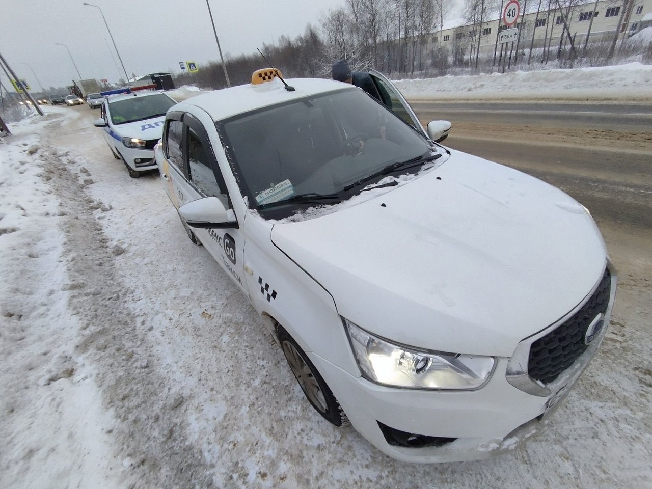 В Сыктывкаре приставы арестовали пять автомобилей во время рейда  Во время межведомственного мероприятия приставы и инспекторы ГАИ сосредоточили внимание на крупных должниках по налогам и кредитам – именно их автомобили выявлялись в потоке транспорта.