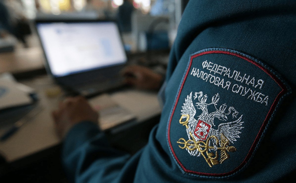 ФНС скорректировала сроки запуска системы автоматического определения резидентства физических лиц узнало РБК Проект планируют начать реализовывать в декабре 2027 года и последующий период Изначально систему планировали запустить к концу 2025 го Отсрочка может быть связана с техническими или бюрократическими вопросами которые пока не решены полагают юристы vc ru money 2692433