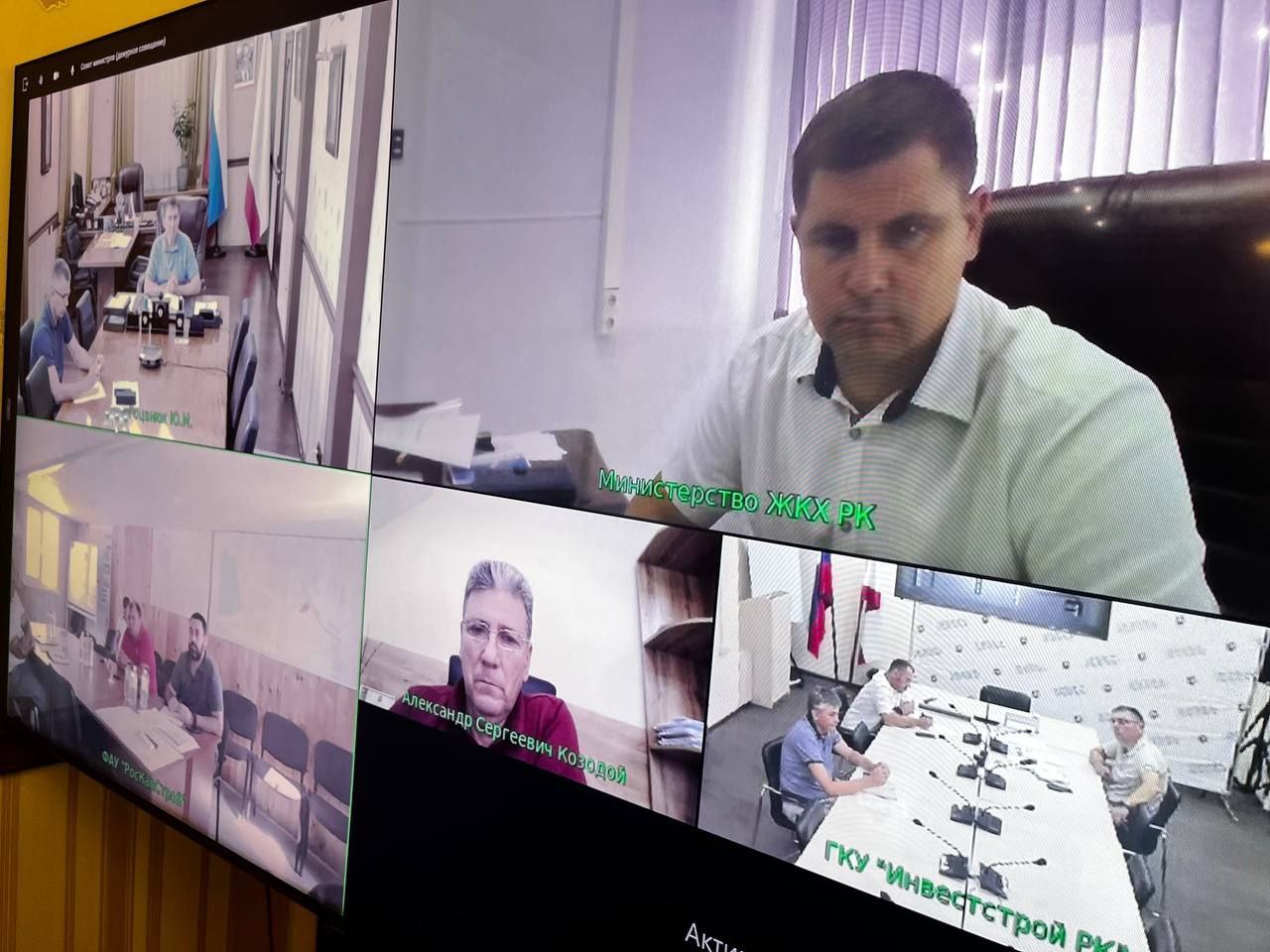 Ввод в эксплуатацию водоочистных сооружений в Красноперекопске, реализуемых в рамках национального проекта «Жильё и городская среда», запланирован на конец текущего года.   После завершения строительства сооружения обеспечат качественной питьевой водой около 45 тысяч жителей города и района. Проектная мощность комплекса составляет 15 тысяч куб. м. в сутки.    Подрядной организацией предприняты меры по повышению динамики работ: увеличено количество рабочих и техники на объекте, что позволит соблюсти запланированные сроки.    Реализация проекта направлена на улучшение качества водоснабжения населения и повышение уровня жизни в регионе. Ход строительства держу под личным контролем.