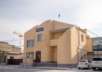 В период празднования Нового года по восточному календарю между Благовещенском и Хэйхэ 17 18 19 февраля не будет автобусных рейсов Информацию опубликовал телеграм канал Китай Хэйхэ Ожидается что в эти дни российская и китайская таможни не будут работать В 2026 году Праздник Весны отметят в Китае с 15 по 23 февраля Как уточнили в соцсетях частный бизнес в Хэйхэ с 17 по 20 февраля будет работать несколько часов в день некоторые заведения закроются полностью С 20 по 23 февраля график работы продлится с 10 00 до 16 00 Полностью режим восстановится после 23 февраля Желающих посетить Поднебесную просят заранее планировать поездки чтобы избежать неудобств