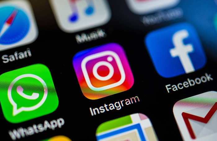 Правительство Непала приняло решение о запрете на использование Facebook Instagram WhatsApp и других крупных социальных сетей которые не успели зарегистрироваться в министерстве связи и информационных технологий страны в установленный срок как сообщает газета The Kathmandu Post Срок регистрации истек в среду вечером и ни одна из крупных международных платформ включая Meta Alphabet YouTube X ранее Twitter Reddit и LinkedIn не подали заявки Запрет начнет действовать с полуночи четверга В то же время TikTok Viber Witk Nimbuzz и Popo Live успешно прошли процедуру регистрации и уже включены в список разрешенных Telegram и Global Diary также подали заявки и ожидают одобрения
