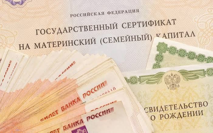 В правительство РФ направлен законопроект, которым предлагается ежеквартально проводить индексацию материнского капитала.  Авторы инициативы отмечают, что маткапитал постепенно утрачивает свою эффективность из-за роста цен на жилье, а также из-за увеличения процентных ставок по кредитам.