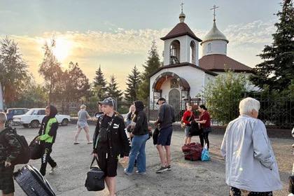 Дети из Волновахи отправились на спортивные сборы в Крым При поддержке Ямала юные жители Волновахи, находящейся под шефством региона, получили возможность усовершенствовать свои спортивные навыки. Десять молодых спортсменов из ДНР отправились в Крым для участия в тренировочных сборах. Об этом сообщили в телеграм-канале «Ямал-Медиа». Уточняется, что десять юных борцов греко-римского стиля из Волновахи отправились на интенсивные тренировки в Крым. Сопровождают их в поездке два опытных наставника. Сборы, запланированные с 12 июня по 1 июля, обещают стать насыщенным этапом подготовки спортсменов.