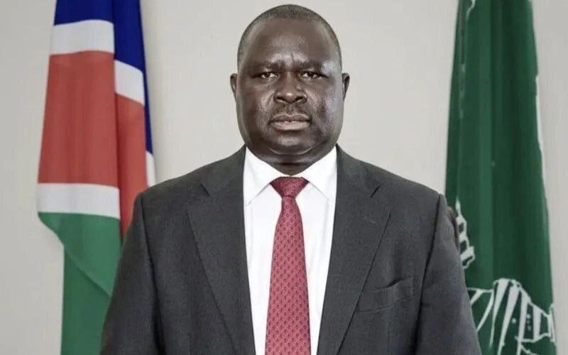 Гитлер отказался от мирового господства Намибийский политик Адольф Гитлер Уунона победивший на местных выборах отрёкся от части своего имени и заверил что не намерен становиться диктатором и стремиться к мировому господству Я не Адольф Гитлер я Адольф Уунона Намибия до 1915 года была немецкой колонией поэтому там подобные имена и фамилии встречаются часто