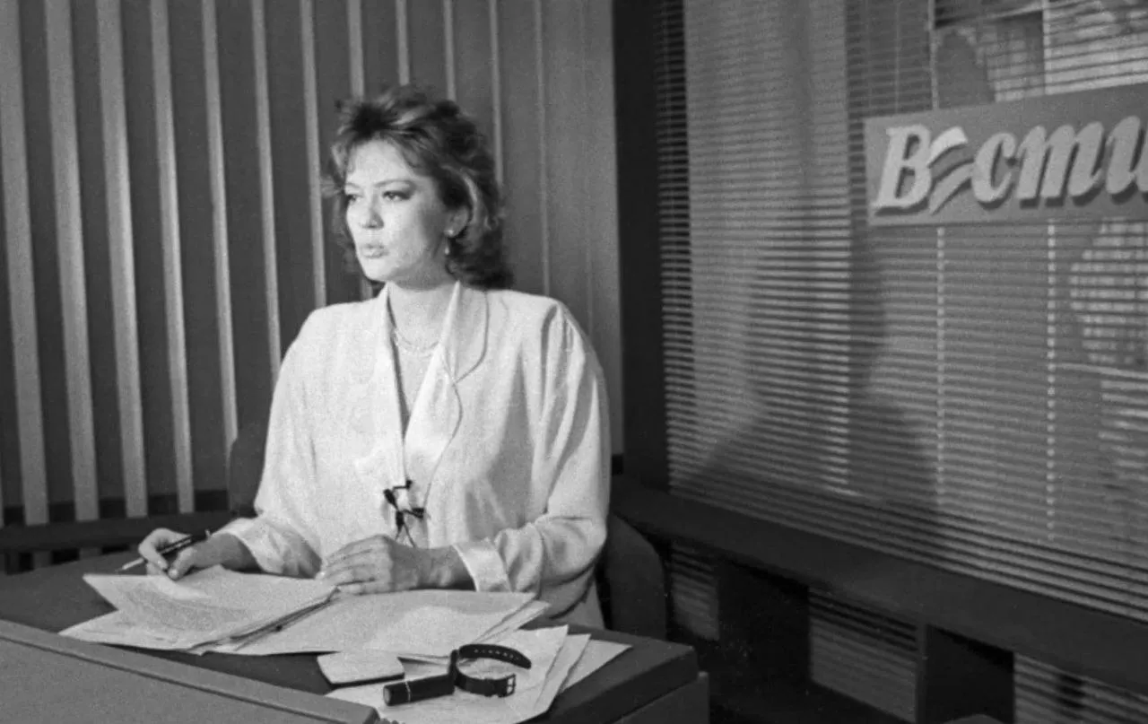 Светлана Сорокина ведет программу Вести 35 лет назад начал вещание телеканал РТВ который затем стал именоваться РТР а теперь Россия 1 В этот же день в 1991 м впервые в эфир вышла и программа Вести rodinargru
