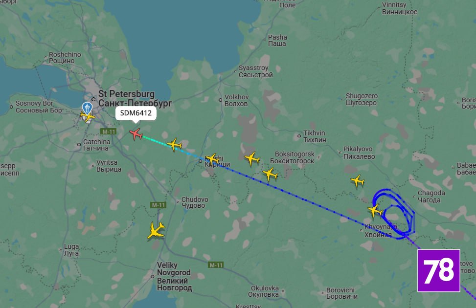 В Пулково начали прием рейсов по временной схеме Пассажиров попросили следить за информацией на онлайн-табло, а также с помощью спецбота. Об этом сообщили в пресс-службе аэропорта. По данным сервиса Flightradar24, шесть самолетов, круживших над Вологодской областью, потянулись в сторону в Пулково. Flightradar24 Подписаться Прислать новость