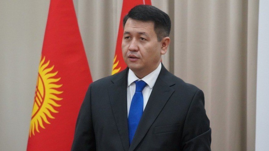 Дни культуры России в Киргизии станут ещё одним важным шагом в развитии гуманитарного сотрудничества Заместитель министра культуры Киргизии Тимурлан Ажымалиев на снимке подчеркнул высокое значение Дней культуры России в развитии двусторонних гуманитарных связей Дни культуры России в Кыргызстане станут ещё одним важным шагом в развитии гуманитарного сотрудничества наших стран Уверен что они подарят кыргызстанцам яркие эмоции новые впечатления и укрепят взаимное уважение народов России и Кыргызстана В программу вошли гала концерты фестиваль российского кино показы спектаклей мастерской 12 Никиты Михалкова а также выставка из собрания Музея кино России посвящённая истории кыргызского кинематографа Это масштабное и долгожданное событие которое станет ярким подтверждением тесных культурных связей между Кыргызстаном и Россией От Стан Центра Дни культуры России в Киргизии начались сегодня 29 октября и завершатся 2 ноября 2025 года