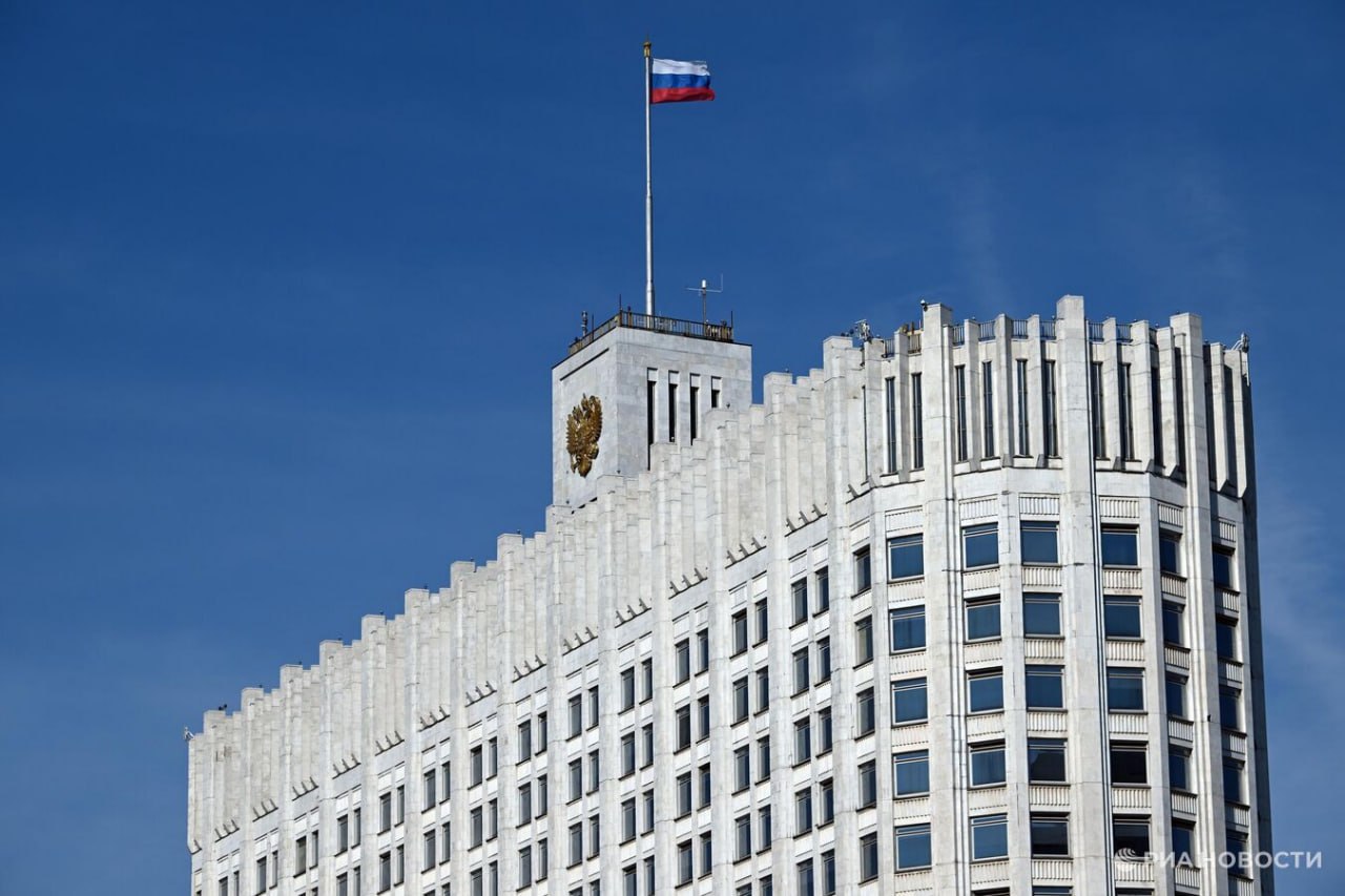 Кабмин направит Крыму и Севастополю деньги на поддержку ветеранам и инвалидам в оплате ЖКУ Распоряжение об этом подписал председатель правительства Михаил Мишустин Республика Крым получит почти более 2 4 миллиона рублей а Севастополь 12 7 миллиона Речь идет о мерах социальной поддержки ветеранов инвалидов а также пострадавших в результате радиационных или техногенных катастроф Таким гражданам предоставляется компенсация до 50 стоимости жилищно коммунальных услуг Расходы регионов на эти цели возмещаются за счет федерального бюджета говорится в сообщении 0   Подписаться на РИА Новости Крым в Telegram MAX VK