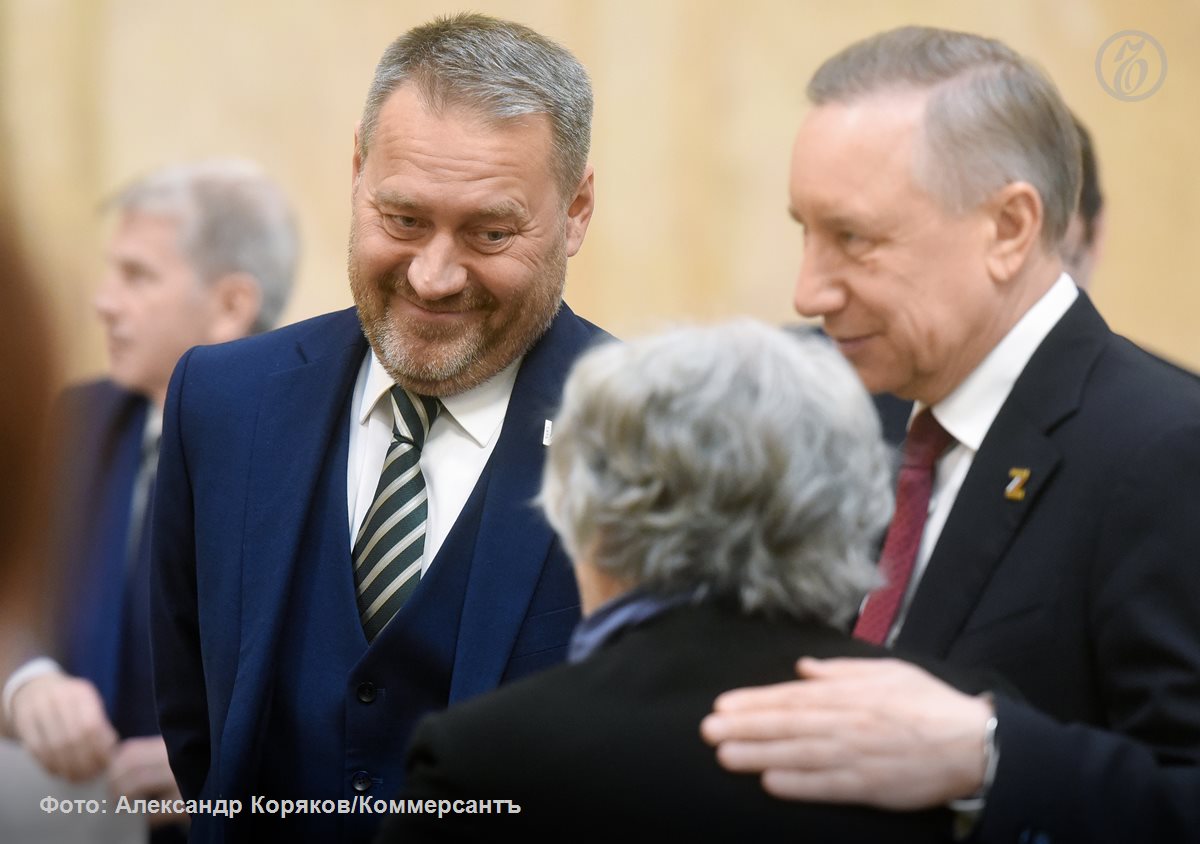 Бельский поблагодарил именинника Беглова за открытый диалог с депутатским корпусом  Спикер петербургского парламента Александр Бельский в своем Telegram-канале поздравил губернатора Северной столицы Александра Беглова с днем рождения. Председатель ЗакСа поблагодарил градоначальника за последовательное развитие города и открытый диалог с депутатским корпусом.  «Под его [Александра Беглова] руководством город прошел через серьезные вызовы — от пандемии и антироссийских санкций до масштабных инфраструктурных реформ — сохранив устойчивость и набрав темп в ключевых отраслях»,— написал господин Бельский в личном Telegram-канале.  Также в своих соцсетях этим утром поздравления выложили другие городские чиновники и политики, в том числе вице-спикер ЗакСа Павел Иткин, глава администрации Красногвардейского района Андрей Хорт и вице-губернатор Петербурга Валерий Москаленко.