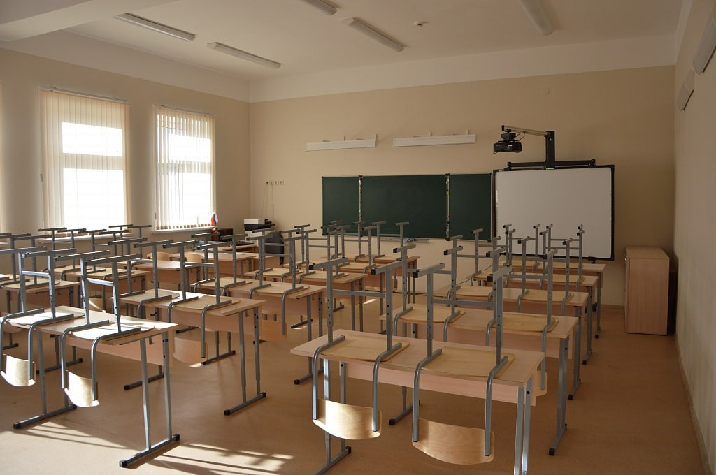 В Ташкенте внедрят систему Smart School для постоянного контроля качества образования которая будет контролировать посещаемость оценивать уровень заинтересованности учеников и педагогический потенциал учителей а также выявлять их психоэмоциональное состояние с помощью искусственного интеллекта