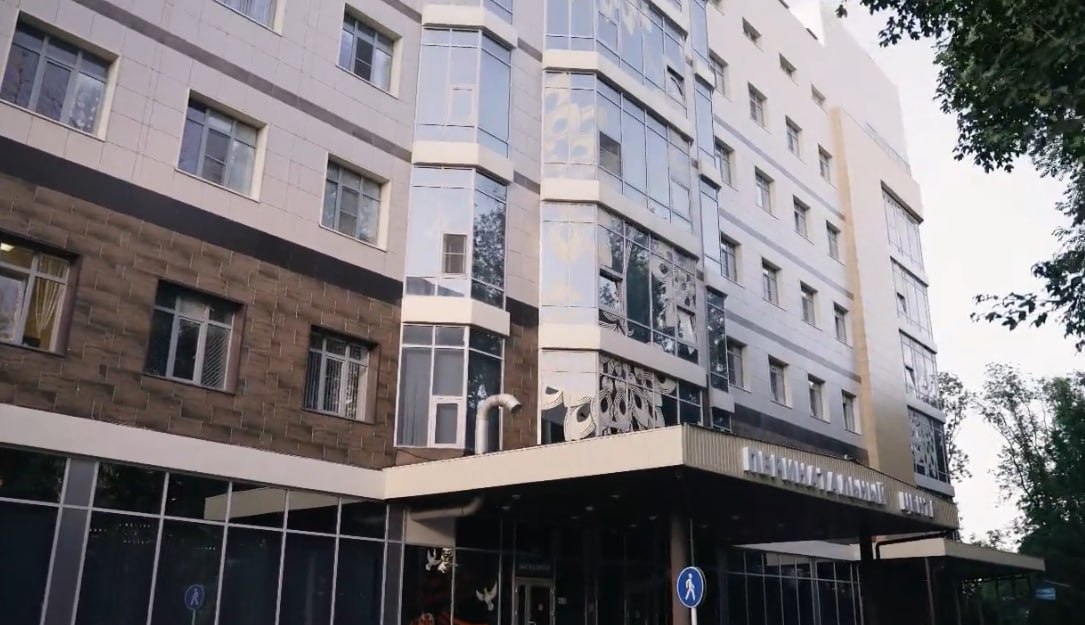 Перинатальный центр 1 в Ставрополе закрывается на ежегодную плановую дезинфекцию Медучреждение не будет принимать пациенток с 28 октября по 10 ноября Плановая госпитализация будет осуществляться в другие организации с учетом групп риска Отмечается что консультативно диагностическая поликлиника ГБУЗ СК СККПЦ 1 будет работать в штатном режиме ГТРК Ставрополье Читайте нас в MAX
