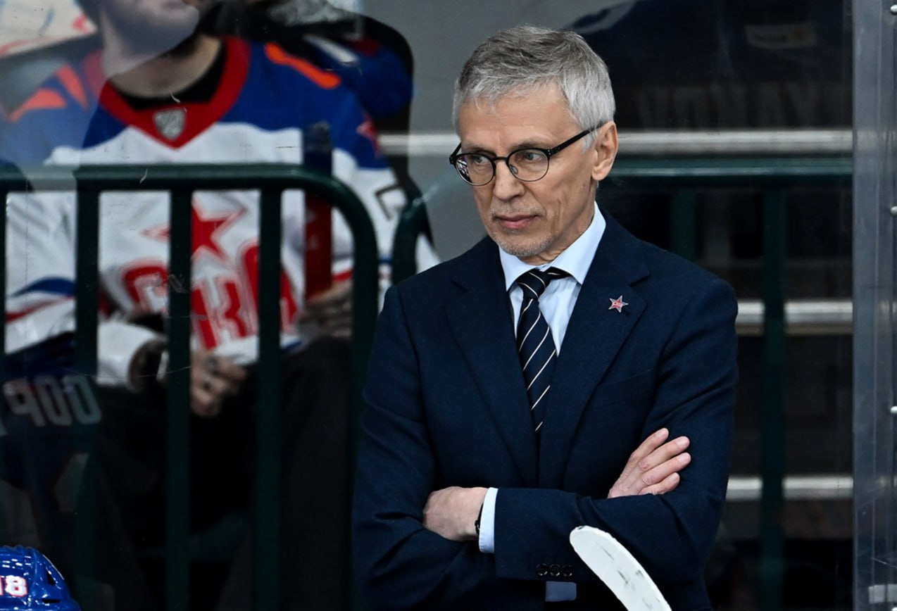 СКА сегодня сыграет с Шанхайскими драконами без Ларионова Точнее только с одним Ларионовым Игорь Ларионов мл выйдет в центре второго звена А вот его отец главный тренер команды руководить СКА не сможет Игорь Николаевич по состоянию здоровья пропустит этот матч но к следующему уже будет в строю сообщил официальный аккаунт армейцев Что случилось с наставником пока непонятно Но скорее всего он заболел Так что желаем ему здоровья Ну и победы конечно Читай нас в MAX Подпишись на Комсомольскую правду СПб