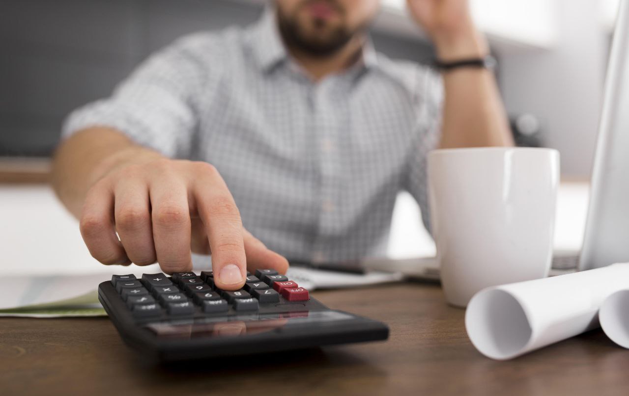 Для предпринимателей и организаций в сфере туризма из Анапы и Темрюкского района пострадавших от разлива мазута продлена налоговая отсрочка ещё на один год Как сообщил губернатор Вениамин Кондратьев эта мера поддержки распространяется на платежи по имущественному и земельному налогам включая авансы а также на страховые взносы Срок уплаты обязательств за период с февраля по октябрь 2025 года перенесён до 30 ноября 2026 года Платежи начисленные с ноября 2025 года по апрель 2026 года можно будет внести до 30 июня 2027 года Данное решение было отмечено как важная поддержка со стороны правительства Югополис Прислать фото или видео