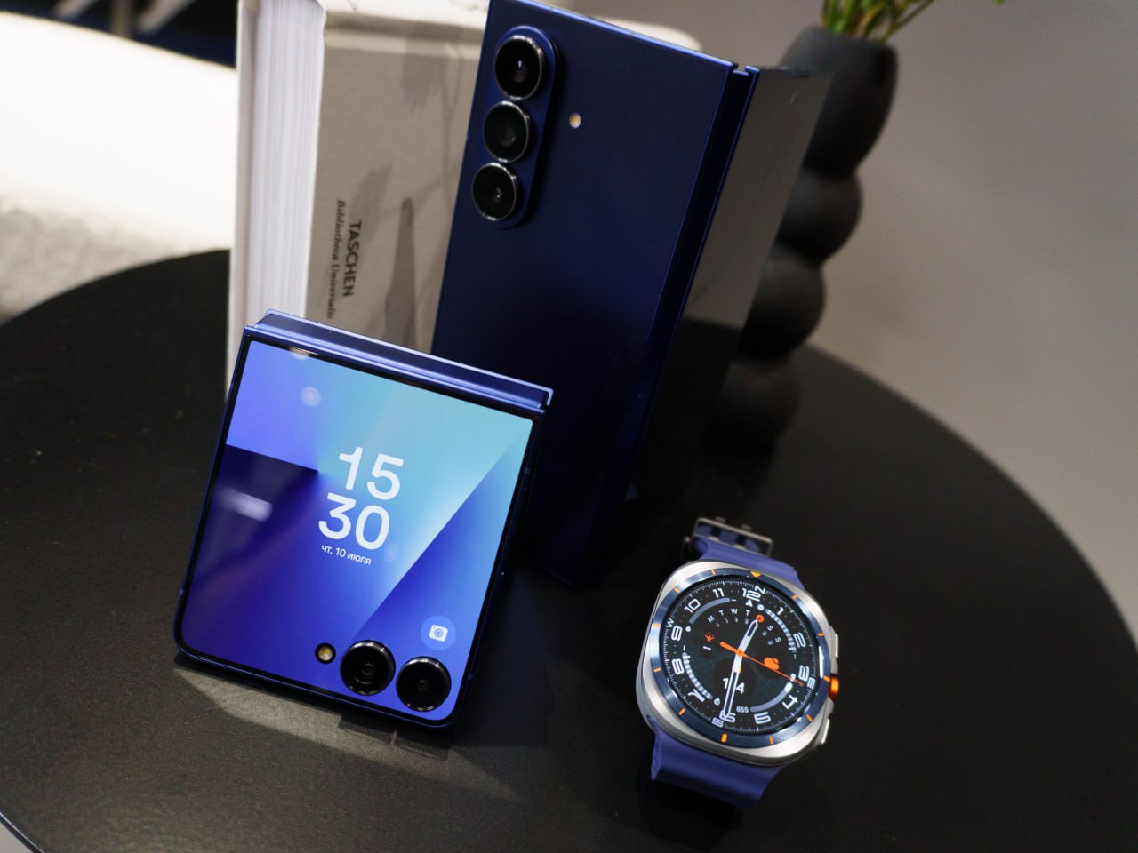 Первый взгляд: Samsung Galaxy Z Fold и Flip 7, а также серия часов Galaxy Watch 8 Samsung представила новые складные Galaxy Z Fold 7 и Galaxy Z Flip 7 вместе с линейкой «умных» часов Galaxy Watch 8, состоящей из трех моделей. Мы уже успели подержать новинки в руках и рассказываем о первых впечатлениях