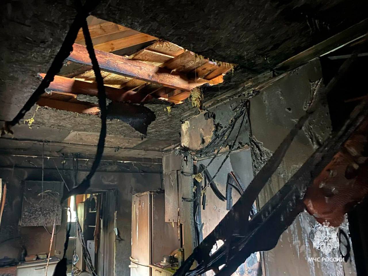 За сутки в Тульской области горели жилой дом и грузовой автомобиль  Актуальная сводка ГУ МЧС России по региону:   В деревне Крюковка – 1 Тепло-Огаревского района пожарные тушили возгорание в грузовом автомобиле. Были задействованы 7 огнеборцев и 2 единицы техники. Пострадавших нет.   На улице Томпа в Туле 15 огнеборцев и 6 единиц техники ликвидировали возгорание в жилом доме. Пострадавших нет.