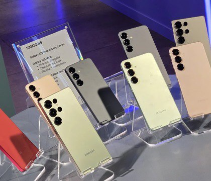 Samsung открыла предзаказы на Galaxy S26 Samsung запустила глобальный прием предзаказов на флагманскую линейку Samsung Galaxy S26 При этом компания начала принимать предварительные заявки за две недели до официального анонса который запланирован на 25 февраля Предзаказ уже доступен в ряде регионов