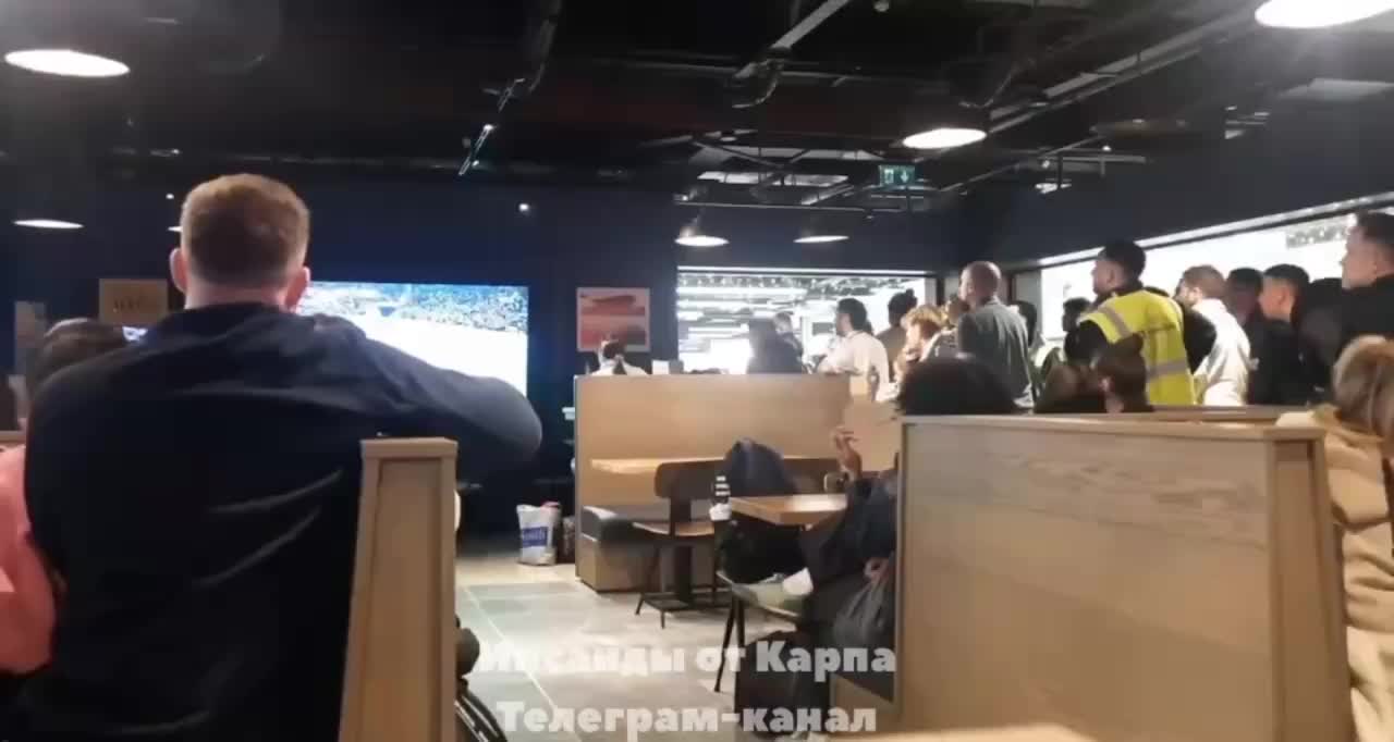 Аэропорт Дублина переименован в честь Троя Пэрротта после его хет-трика в матче с Венгрией