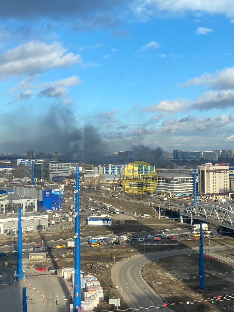 Возгорание произошло где-то в промзоне недалеко от Рабочей и Заводской ул. В районе очень воняет гарью.  Upd.: МЧС сообщает, что загорелся строительный мусор на складе площадью 250 кв.м