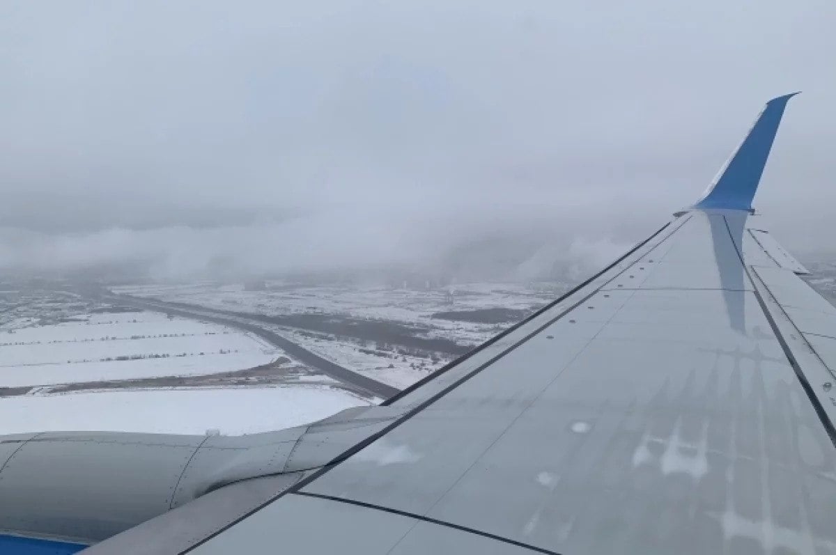 С 18 апреля из Нижневартовска запустят прямой рейс в Баку. Рейс организует авиакомпания «ИрАэро». Полеты будут по пятницам с вылетом в 19:20, продолжительность – 4 часа 10 минут. Авиакомпания предлагает 50-местные самолеты Bombardier CRJ100/200. Билеты в одну сторону стоят от 25 255 рублей и доступны на сайте перевозчика и в авиакассах.   Ранее прямых рейсов в Баку не было, только с пересадками.