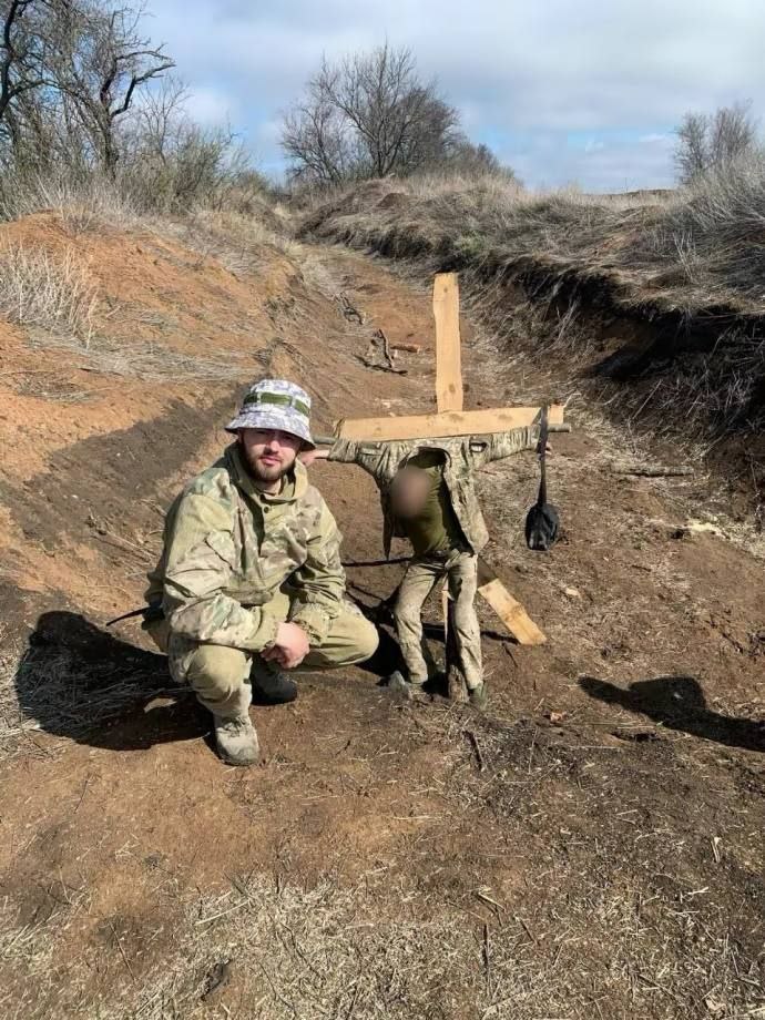 Скандал в ВСУ: главком Сырский отстранил от должности командира 211-й бригады после видеокадров с привязанным к кресту украинским военнослужащим, которые попали в сеть.